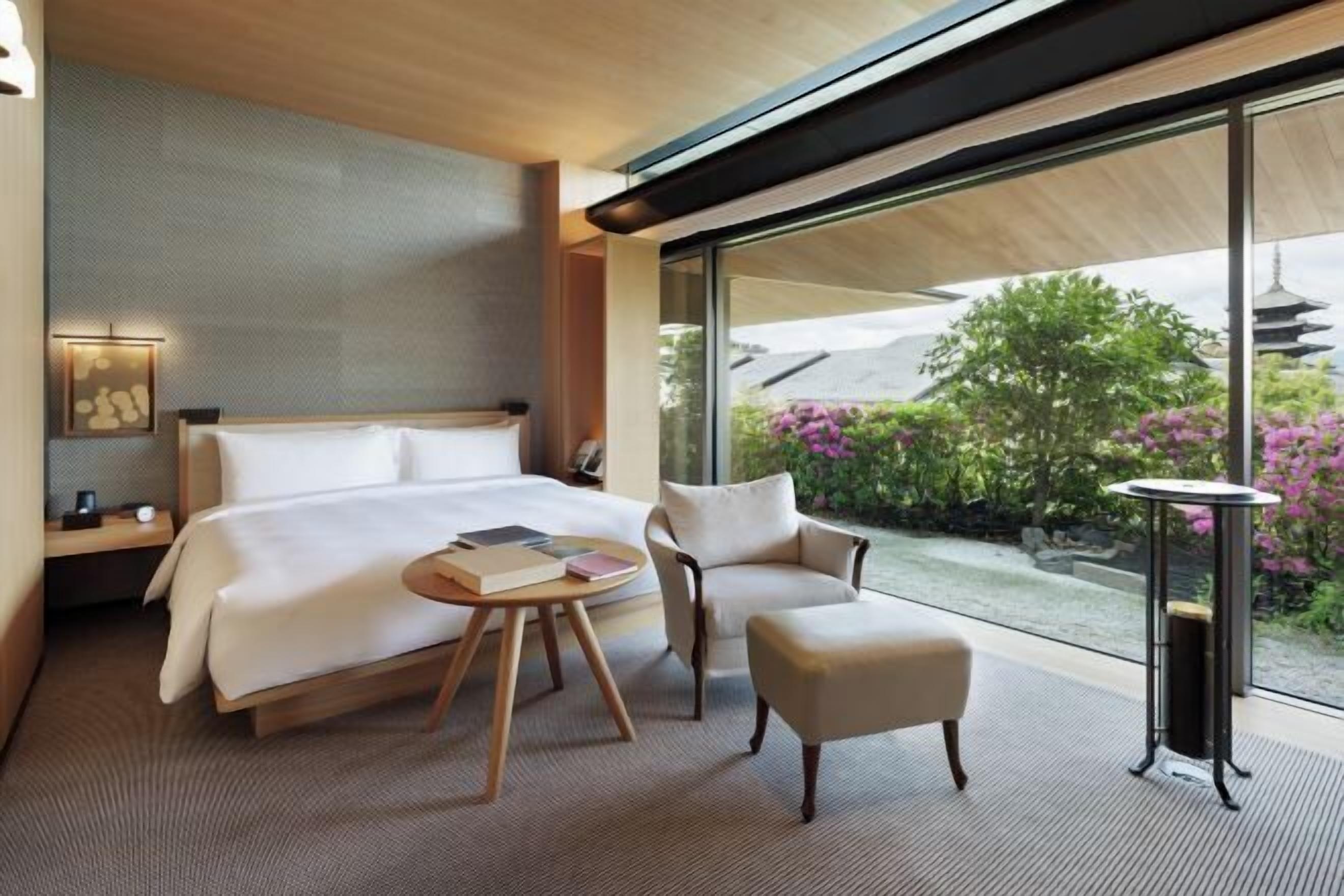 Ropa de cama de alta calidad, edredón y minibar 