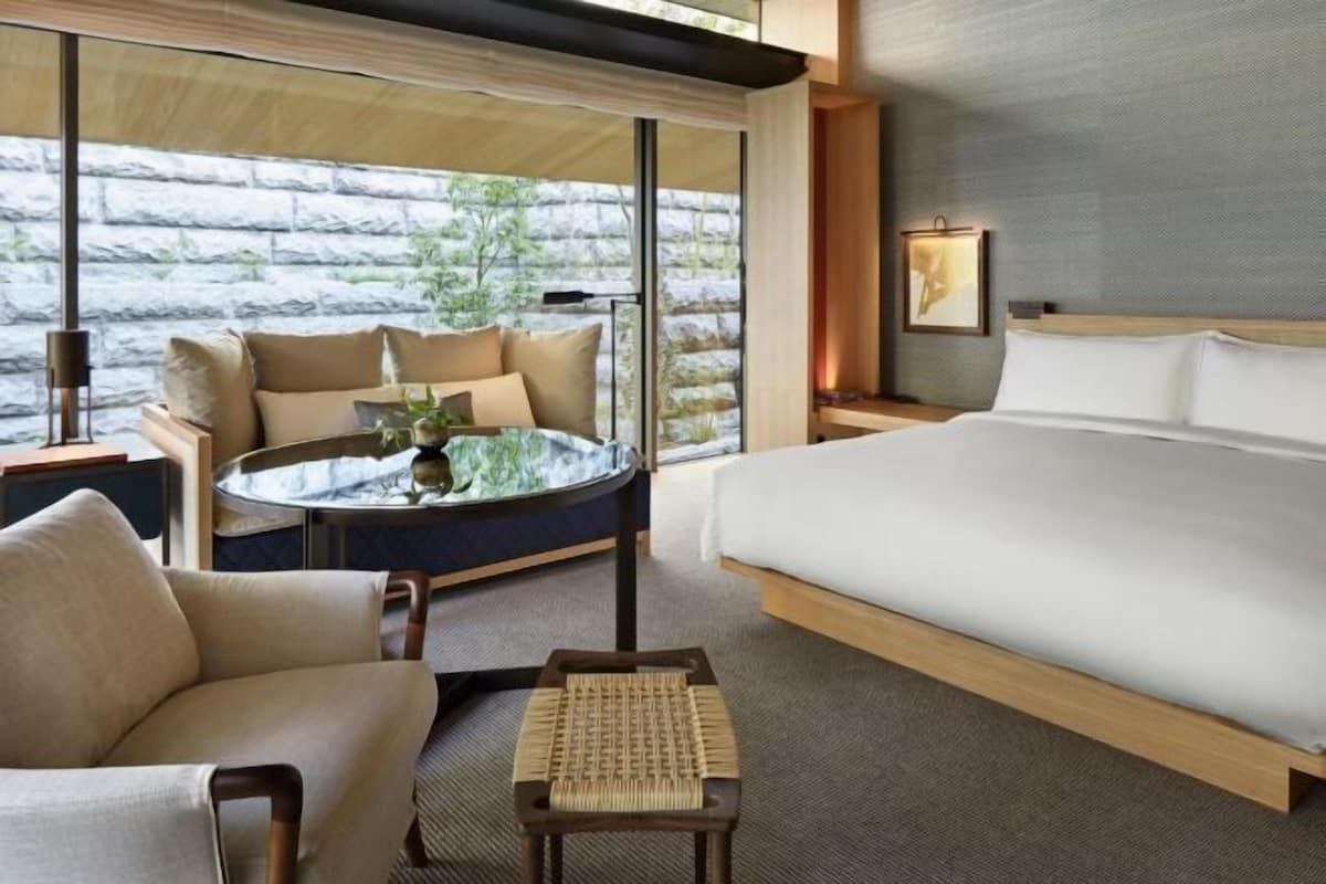 Premium bedding, down duvets, minibar, in-room safe