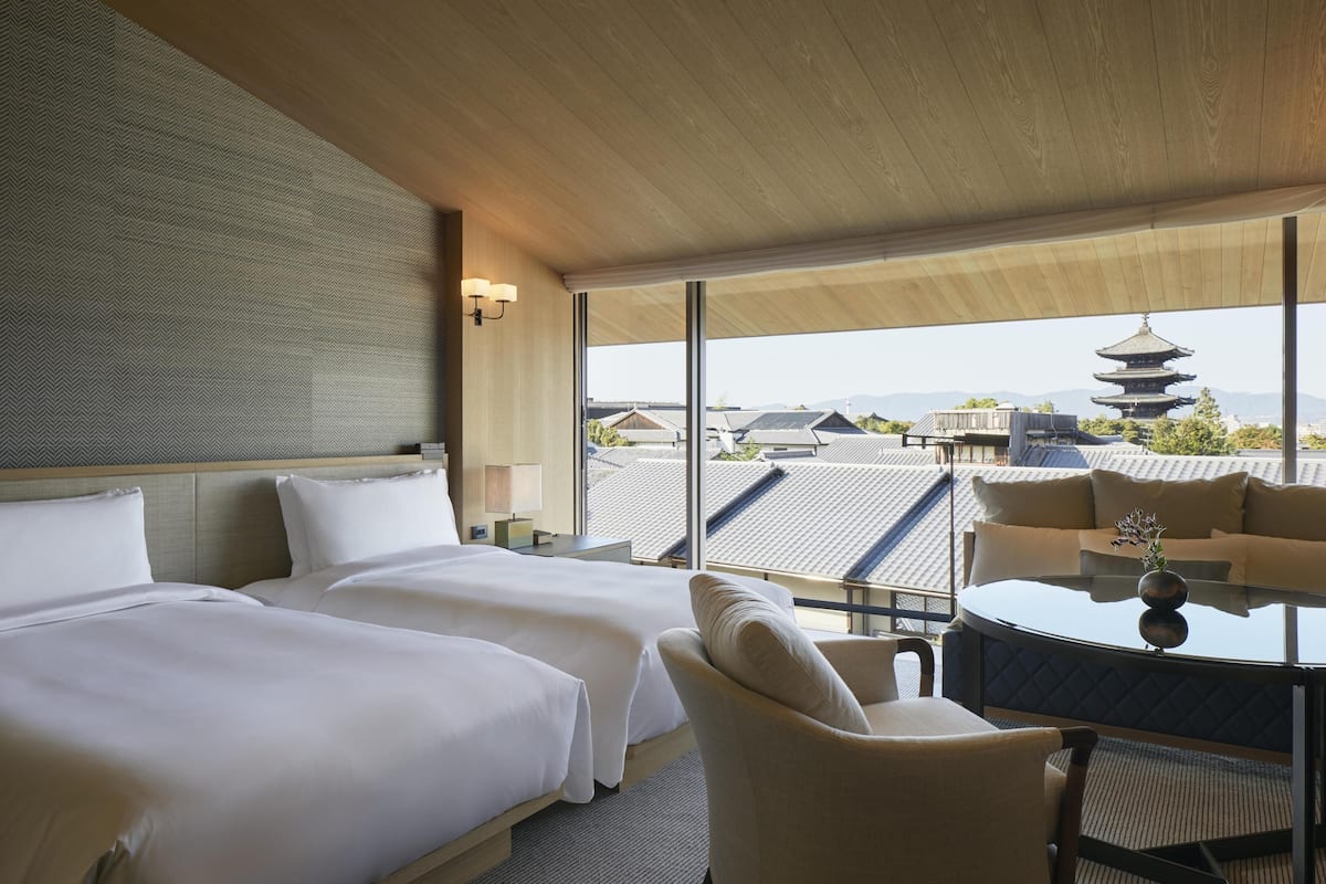 Kamar, 2 Tempat Tidur Twin (Pagoda View) | Seprai premium, selimut bulu angsa, minibar, dan brankas