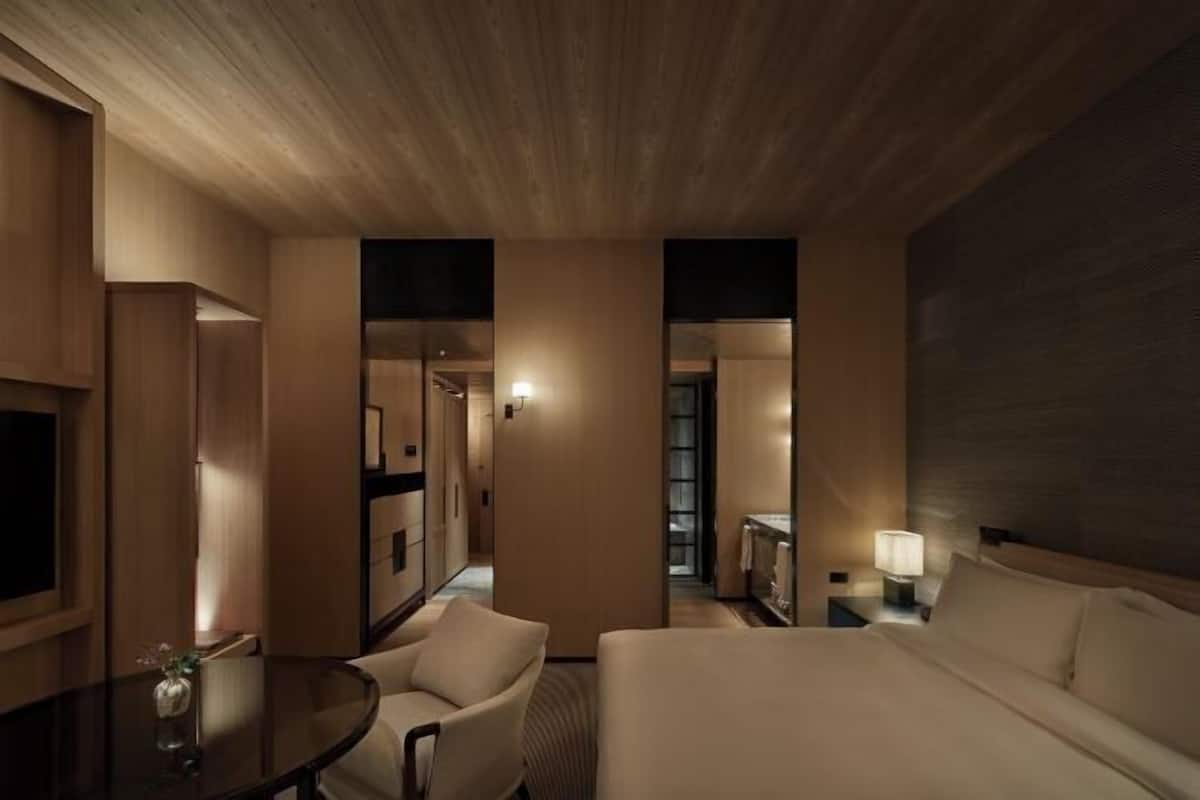 Premium bedding, down duvets, minibar, in-room safe