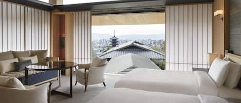 Roupas de cama premium, edredons de pluma, frigobar, cofres nos quartos