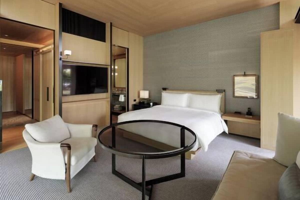 Premium bedding, down duvets, minibar, in-room safe