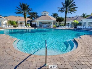 A swimming pool with a 3 FT depth marker, surrounded by lounge chairs and palm trees. - 3BR Wndsr Plms Townhome by FS FL VH-2367 (Kissimmee)