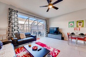 ทาวน์โฮม, 3 ห้องนอน (3 Bathrooms - 2367) | บริเวณนั่งเล่น | สมาร์ททีวี