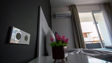 Minibar, Schreibtisch, laptopgeeigneter Arbeitsplatz