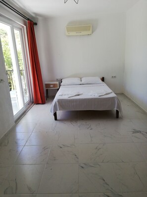 Basic Triple Room, 1 Double Bed, Garden View