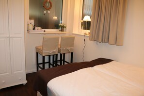 Tweepersoonskamer | Luxe beddengoed, verduisterende gordijnen, een strijkplank/strijkijzer