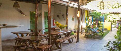 Tempat makan outdoor