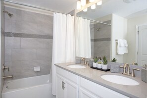 Bathroom - Storey Lake 4820 (Kissimmee)
