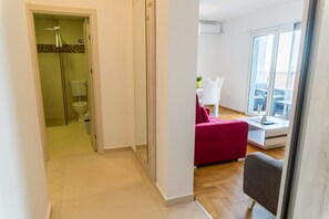 Ducha, artículos de higiene personal gratuitos y secador de pelo