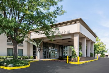 The Plaza Inn & Suites