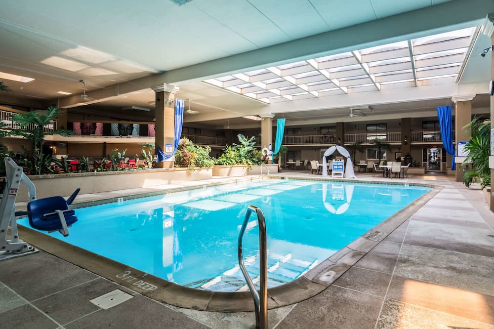 The Plaza Inn & Suites