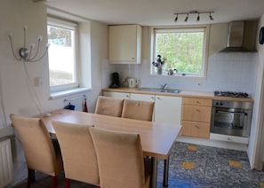 Fridge, microwave, oven, coffee/tea maker
