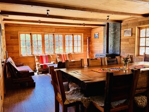 Living area - Cabañas entre montañas con tinajas calientes (Colbún)