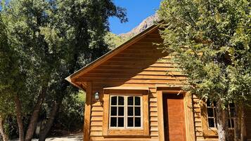 Cabane Familiale, 2 chambres, bain Ă remous, vue montagne | 2 chambres, couette en duvet d'oie, matelas Select Comfort