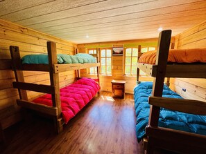 Cabana prèmium, 2 dormitoris, banyera d'hidromassatge, vistes a la muntanya | 2 dormitoris, cobrellits i matalassos de la marca Select Comfort