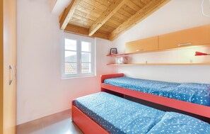 2 Schlafzimmer, Reisekinderbett, Bettwäsche