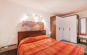 2 chambres, lit parapluie, draps fournis