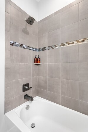 Hair dryer, towels - Grey Haven: 5 Star Stay, Grill, Fire Pit & More (Franklin)