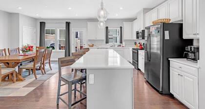 Grey Haven: 5 Star Stay, Grill, Fire Pit & More