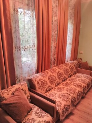 TV de tela plana, brinquedos