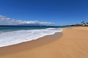Beach nearby, sun loungers, beach towels