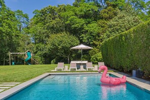 Alberca al aire libre y alberca climatizada