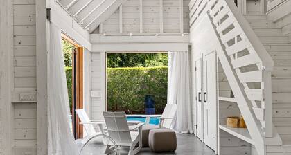 Featured in Boston Globe- fully renovated cape w/ pool & modern barn pool house
