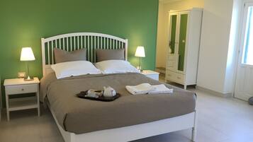 Blackout drapes, soundproofing, free WiFi, bed sheets