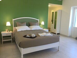 Blackout drapes, soundproofing, free WiFi, bed sheets - Resort Villa Isola 21 (Syracuse)