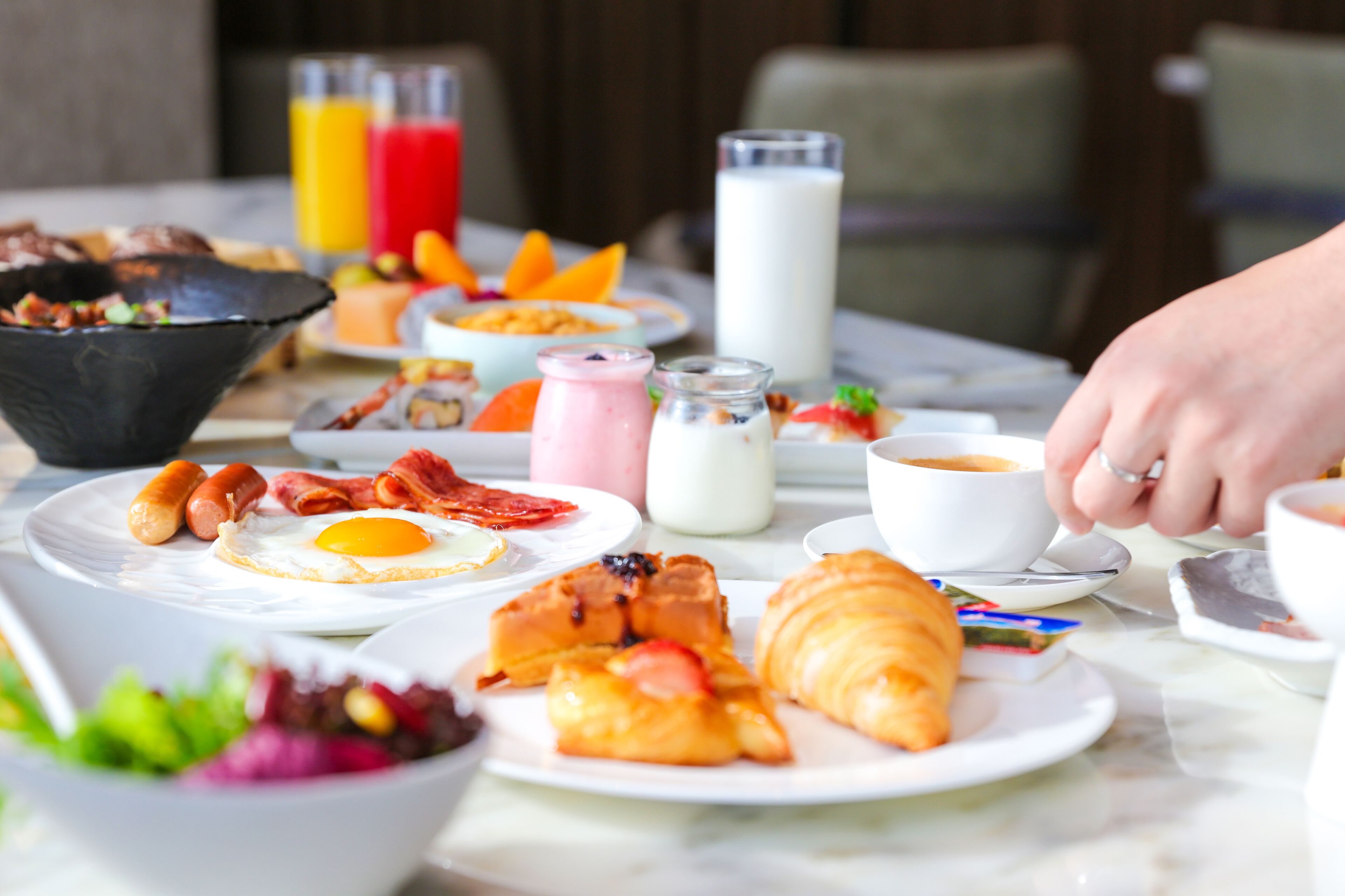 Daily buffet breakfast (CNY 128 per person)