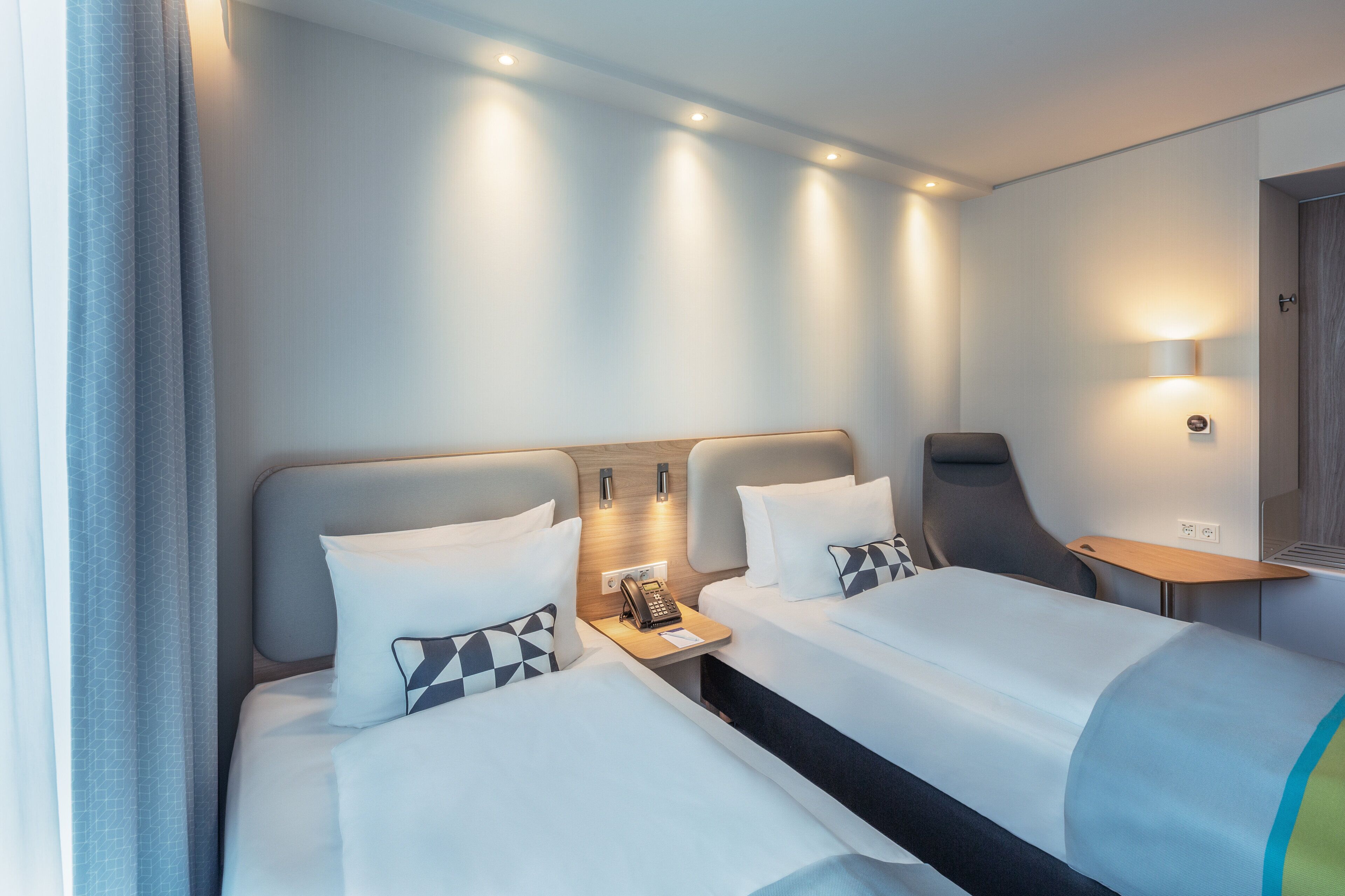 standard room, 2 single beds | 1 bedroom, hypo-allergenic bedding, in-room safe, individually decorated