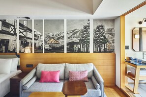 Down comforters, minibar, in-room safe, individually decorated - Hotel Indigo Hakone Gora by IHG (Hakone)