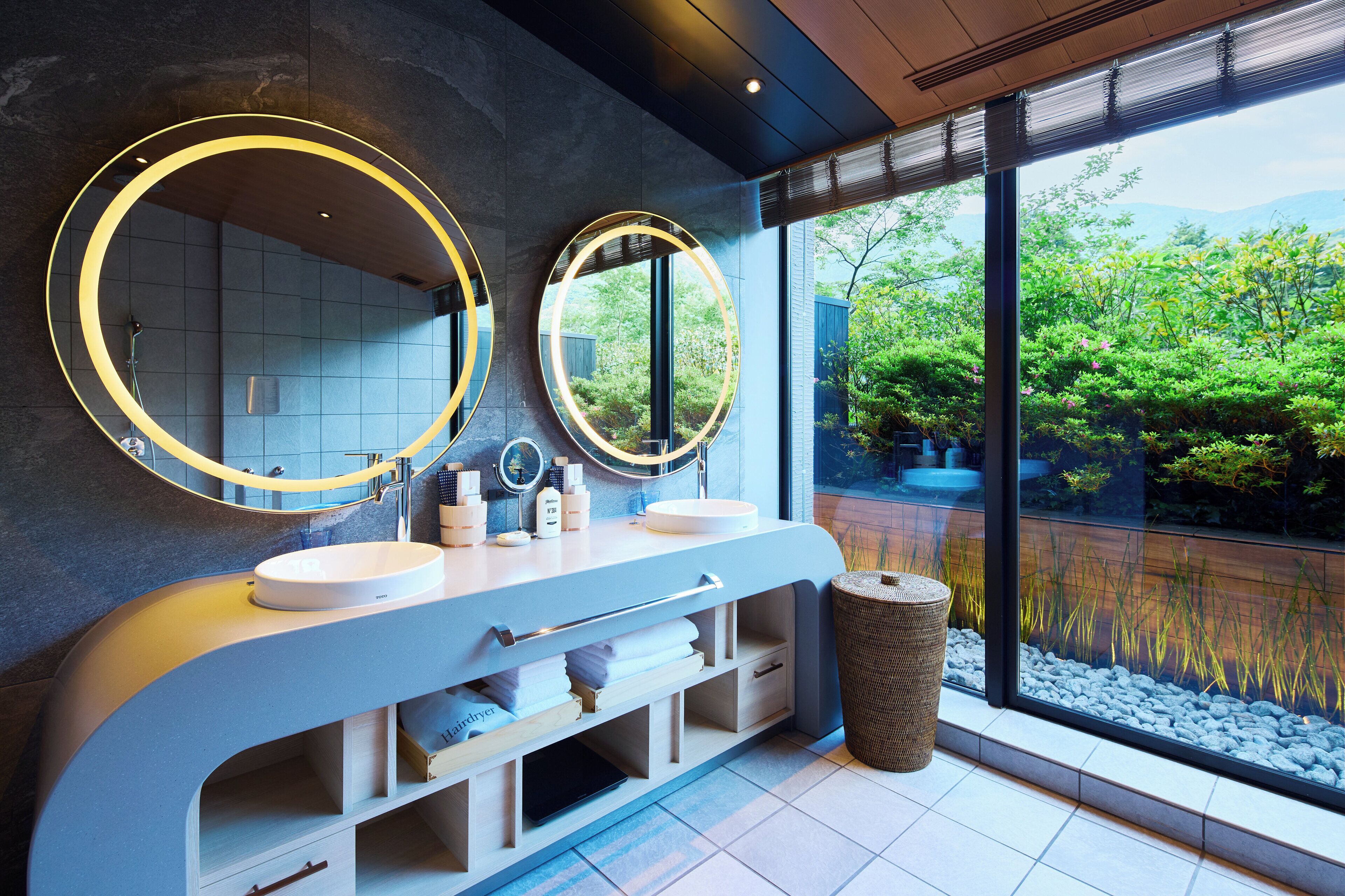 1 bedroom, down duvets, minibar, in-room safe