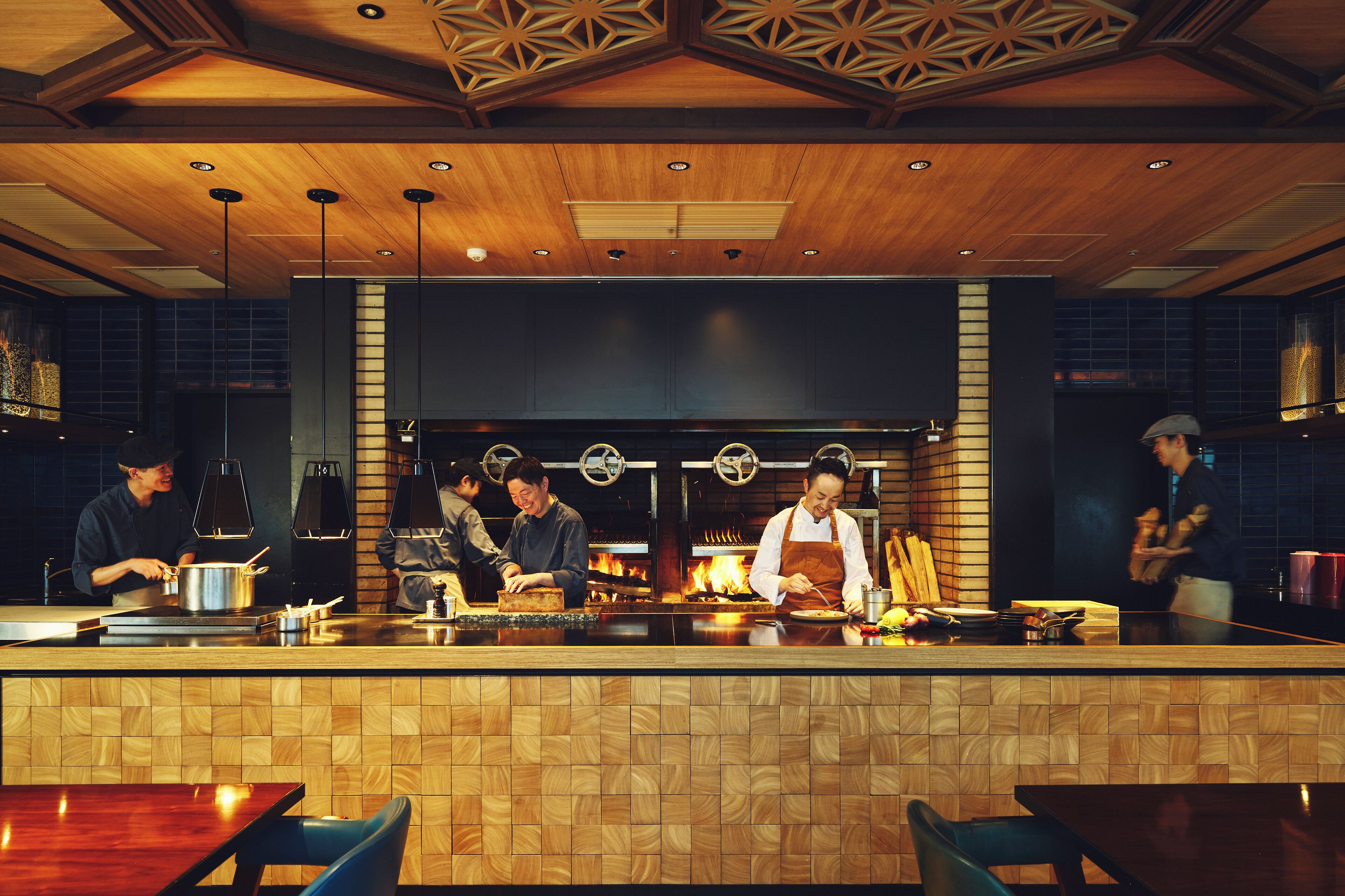 Breakfast, lunch and dinner served