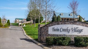 Exterior - Beautiful Lake Views at Twin Creeks! (Winchester)