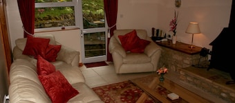 Little Paradise - Luxury detached two bedroom rural holiday cottage