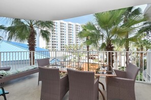 Outdoor dining - Refreshing resort condo w/private balcony & amenities! 🌴 (Destin)