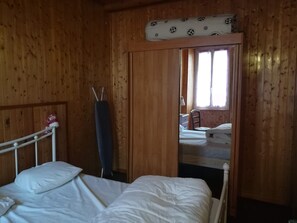 2 soverom og strykejern/-brett