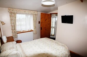 2 bedrooms, iron/ironing board, WiFi, bed sheets - Mendip Magic - Lovely two bedroom rural holiday cottage (High Littleton)