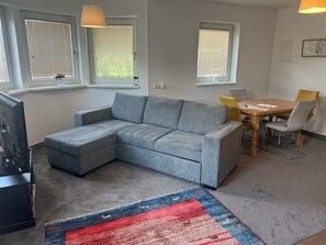 TV - Close to the cable car, newly renovated, SKY TV & Wlan included, 2 bedrooms (Rohrberg)