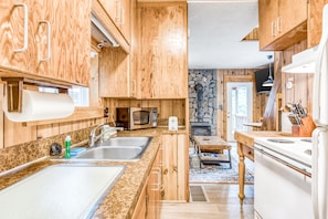 ثلاجة، ميكروويف، فرن، موقد طهي مسطح