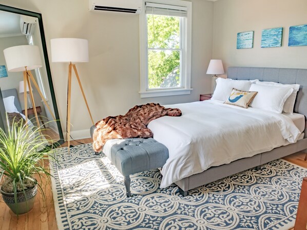 1 bedroom, in-room safe, iron/ironing board, WiFi - Luxury on Main / North (Richmond)