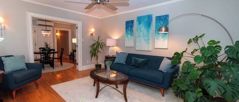 Smart TV, fireplace