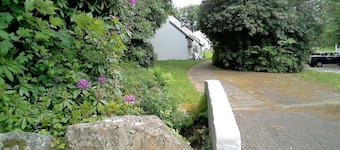 Location, Location,  home from home,  nr North/South Coasts. Bodmin & Dartmoor 