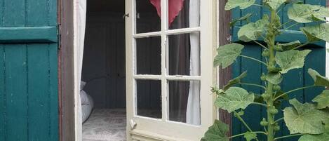 1 室のベッドルーム、WiFi