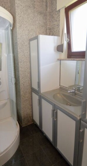 Appartement, 3 slaapkamers, uitzicht op zwembad | Badkamer | Handdoeken