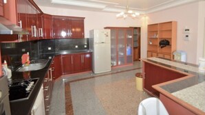 Appartamento, 3 camere da letto, vista piscina | Cucina privata