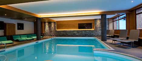 Una piscina techada