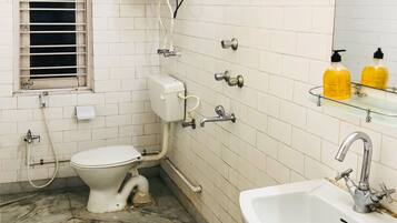 Towels, soap, shampoo, toilet paper